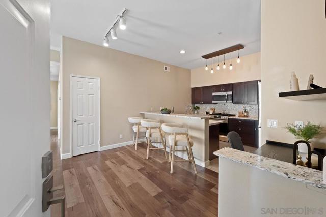 12362 Carmel Country Rd, San Diego CA: https://media.crmls.org/mediaz/c8b9aa1b-43d3-4ba8-9b5d-9ab86d2b01fa.jpg