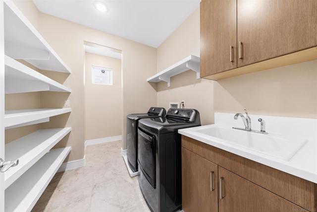 6749 Solterra Vista Pkwy, San Diego CA: https://media.crmls.org/mediaz/c8ba13b8-c42f-4d21-b20f-5bede63d59e8.jpg