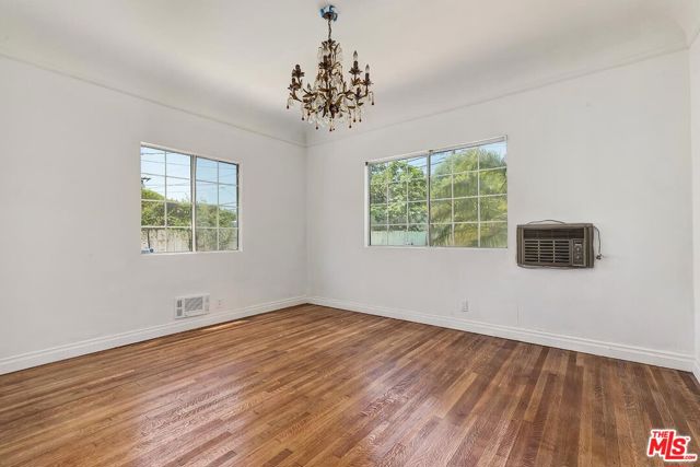 217 S Le Doux Road, Beverly Hills CA: https://media.crmls.org/mediaz/c8ba27e4-f9c0-4703-b1f0-2d2ea6eefd1c.jpg