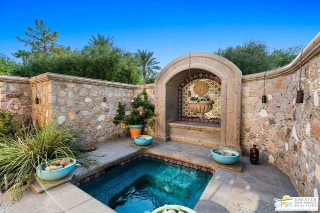 32 Clancy Lane, Rancho Mirage CA: https://media.crmls.org/mediaz/c8ba4da4-b2b9-463c-be37-5e6a202ff18e.jpg