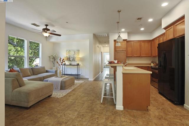 292 W Lucita Way, Mountain House CA: https://media.crmls.org/mediaz/c8baa9d4-3fb1-46c5-9a25-f5c02454c76a.jpg