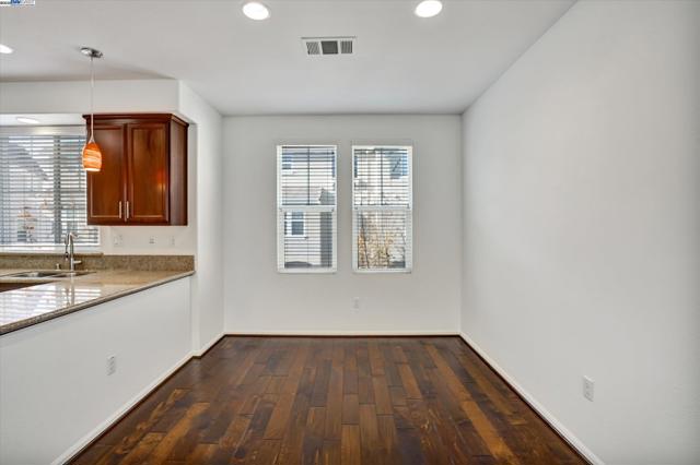 2890 Kew Ave, Livermore CA: https://media.crmls.org/mediaz/c8bab7c5-a7c7-4697-a7a1-4d10cc8e14d1.jpg