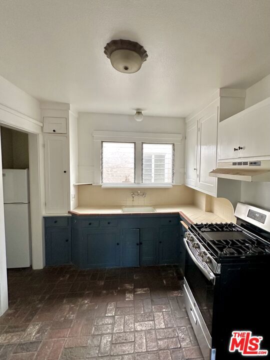 6425 E Ocean Boulevard, Long Beach CA: https://media.crmls.org/mediaz/c8bc2836-deed-4b14-9bff-edc2a944a083.jpg