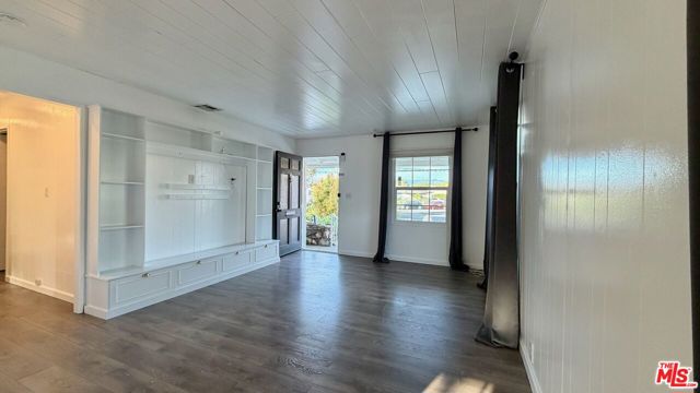 6257 Alcove Avenue, North Hollywood CA: https://media.crmls.org/mediaz/c8bcbe44-ac9b-4c50-9a9e-64c6234a0a50.jpg
