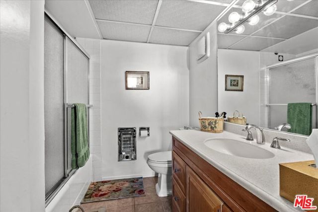 10535 Wilshire Boulevard, Los Angeles CA: https://media.crmls.org/mediaz/c8bce3ab-ab96-4615-85a7-c3563500a150.jpg