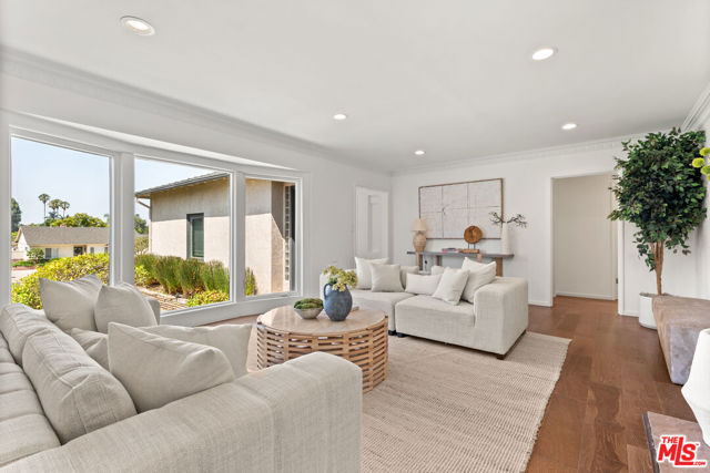 5821 W 75TH Street, Los Angeles CA: https://media.crmls.org/mediaz/c8bde03b-6a00-400f-b970-f63f6d940b88.jpg