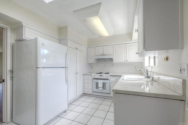 Detail Gallery Image 6 of 28 For 1014 Plover Way, Oceanside,  CA 92057 - 2 Beds | 2 Baths