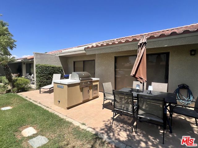40981 Preston Trail, Palm Desert CA: https://media.crmls.org/mediaz/c8be1245-f0fa-4bac-a0ca-609280151b94.jpg