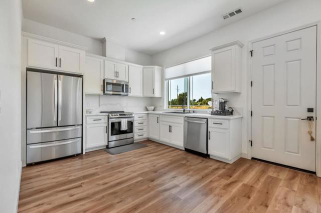 10055 Foothill Avenue, Gilroy CA: https://media.crmls.org/mediaz/c8be7abf-b913-472c-958b-23db6cbb2666.jpg