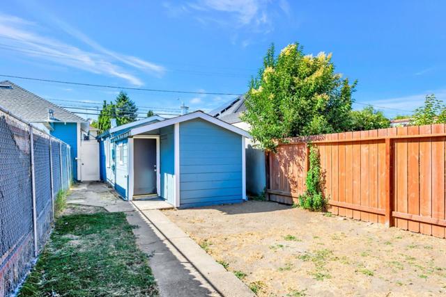 714 Tilton Avenue, San Mateo CA: https://media.crmls.org/mediaz/c8bea221-a512-41a4-9b7e-fb915785c48b.jpg