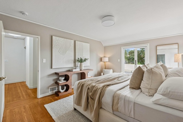 Image 26 of 58 For 3938 Oakmore Rd