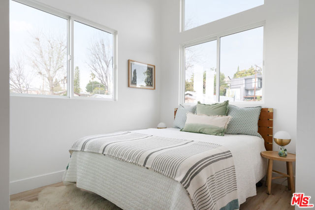 2514 Berkeley Avenue, Los Angeles CA: https://media.crmls.org/mediaz/c8bee872-0a37-4d4a-9953-94ebbdb1bd77.jpg