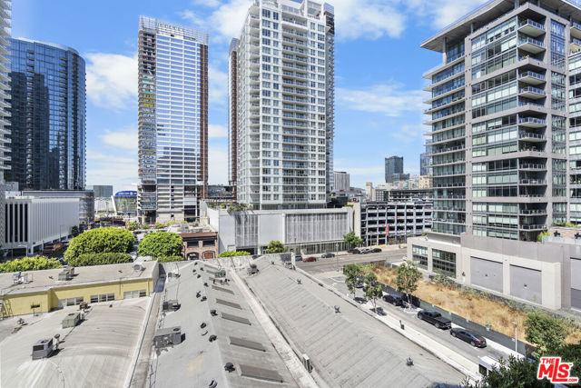 1155 S Grand Avenue, Los Angeles CA: https://media.crmls.org/mediaz/c8bf3e5c-be29-4fa6-a42f-308d5f593035.jpg