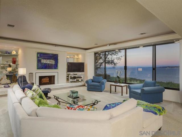 7963 Prospect Pl, La Jolla CA: https://media.crmls.org/mediaz/c8bf40e2-4e59-4790-9d30-b337cad1e7c6.jpg