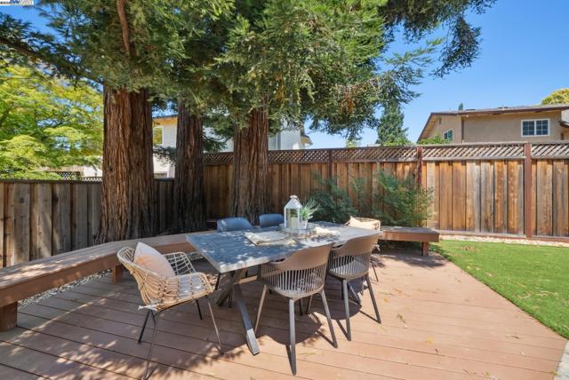 7467 Sundrop Ct, Pleasanton CA: https://media.crmls.org/mediaz/c8c03642-02a9-44ac-bc93-56dae4fab40b.jpg