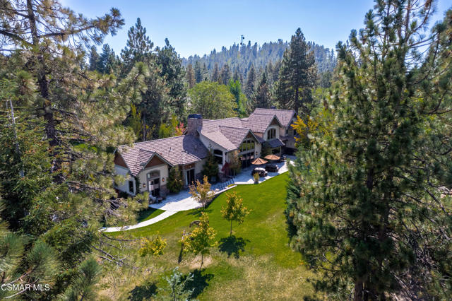32310 Hummingbird Court, Running Springs CA: https://media.crmls.org/mediaz/c8c0b0f9-ccfa-4eaa-a993-e523e8fb7708.jpg