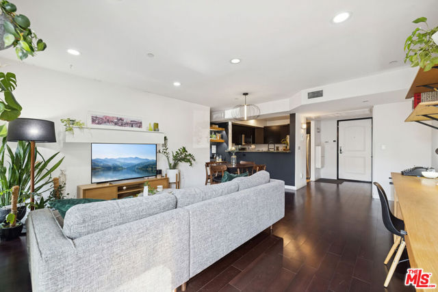 1150 S Oxford Avenue, Los Angeles CA: https://media.crmls.org/mediaz/c8c0dcf9-6b85-494e-9b99-1c1496cc4948.jpg