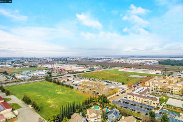 115 Montevino Ct, Oakley CA: https://media.crmls.org/mediaz/c8c120b1-3aba-49b6-a0d9-c765450d12b0.jpg