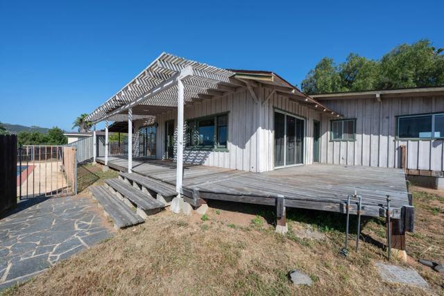 2231 Oak Hill Dr, Escondido CA: https://media.crmls.org/mediaz/c8c22107-7580-4036-9845-a8955568990b.jpg