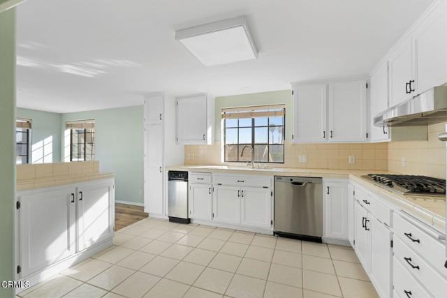 Detail Gallery Image 17 of 61 For 5120 Seabreeze Way, Oxnard,  CA 93035 - 4 Beds | 4 Baths