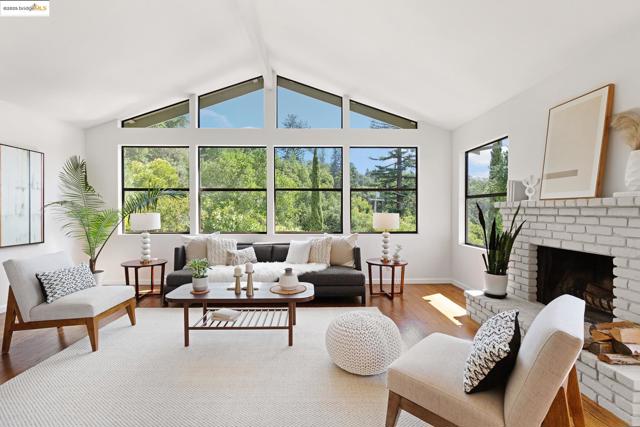 151 La Espiral, Orinda CA: https://media.crmls.org/mediaz/c8c307a6-9b83-4dde-a65b-732797eddfcb.jpg