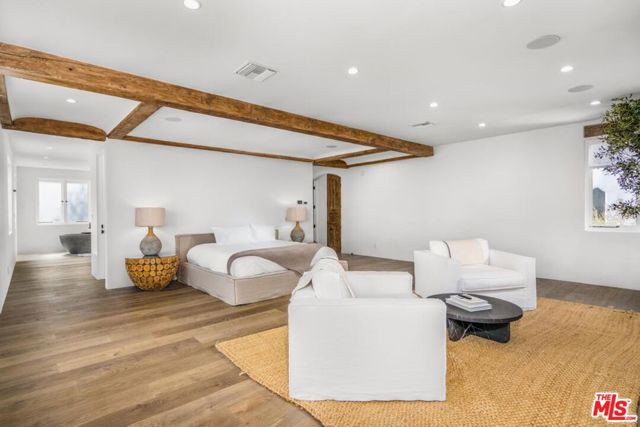 27405 Pacific Coast Highway, Malibu CA: https://media.crmls.org/mediaz/c8c30f4c-3901-486d-ba78-af69797709dc.jpg
