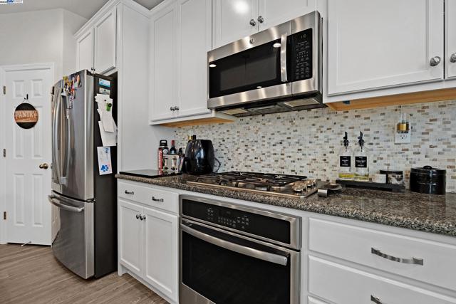 268 Coolcrest Dr, Oakley CA: https://media.crmls.org/mediaz/c8c3cddf-fdca-475f-89de-3727913d0e1c.jpg