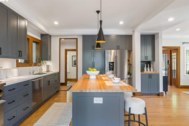 Image 19 of 41 For 3208 Claremont Ave