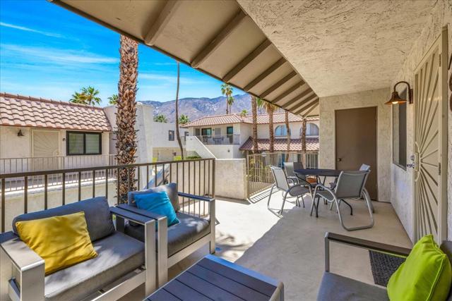 1870 N Mira Loma Way, Palm Springs CA: https://media.crmls.org/mediaz/c8c404b1-bce8-4a22-9214-db26889ba6a1.jpg