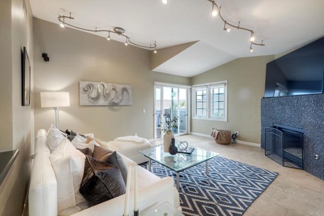 Detail Gallery Image 14 of 65 For 2132 S. Coast Hwy, Oceanside,  CA 92054 - 2 Beds | 2 Baths