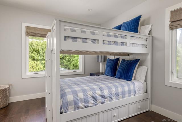 6411 Dowling Dr, La Jolla CA: https://media.crmls.org/mediaz/c8c4d3d0-daa1-43b6-a91b-5903ae0afd7c.jpg