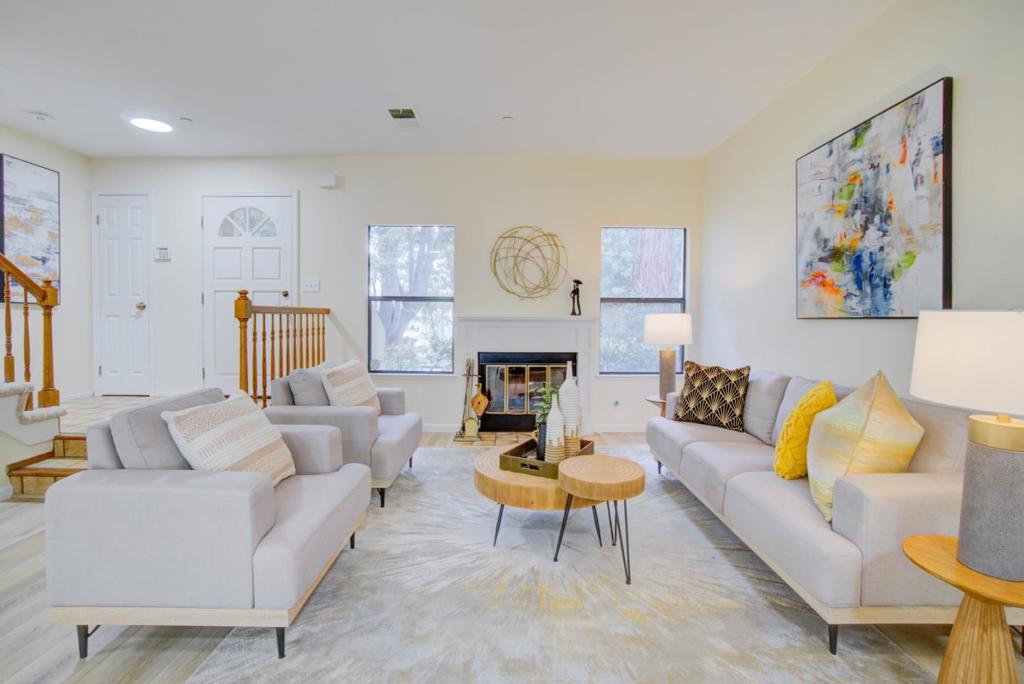926 La Mesa Terrace #F