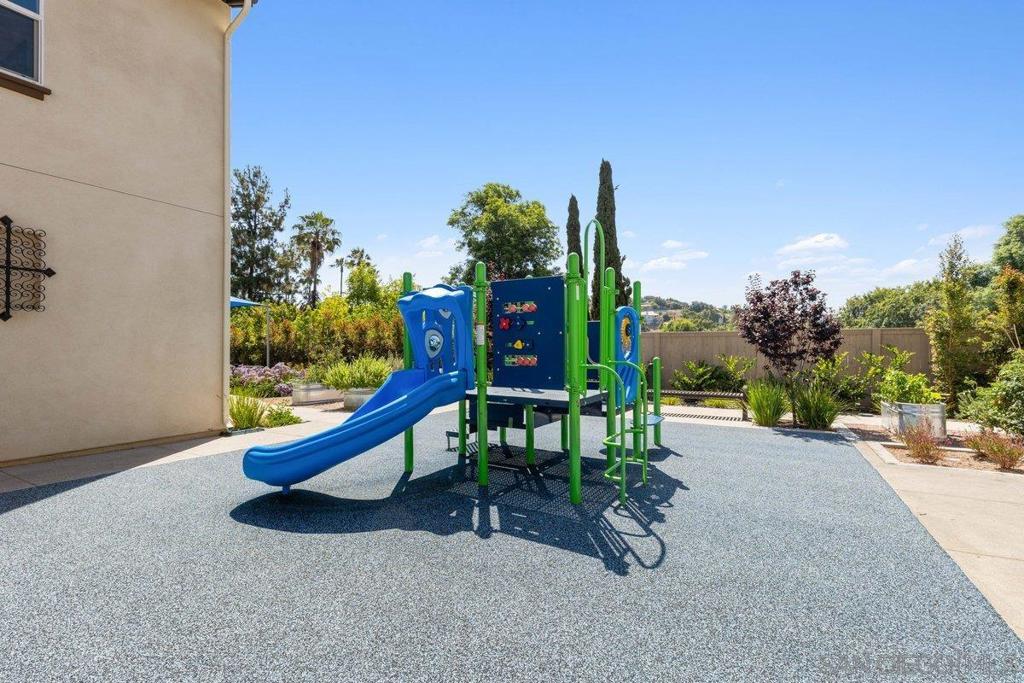 https://media.crmls.org/mediaz/c8c604d2-df13-4410-8091-933cc9aafbcd.jpg?preset=X-Large