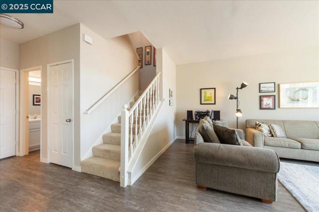 609 Commodore Dr, Richmond CA: https://media.crmls.org/mediaz/c8c622fb-e2e1-462a-bcfe-7d169e314775.jpg
