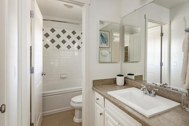 207 Pearl Lane, Menlo Park CA: https://media.crmls.org/mediaz/c8c65b79-3901-4bdc-b3ee-23ceebcb0dc4.jpg