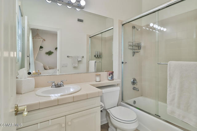 2589 Featherwood Street, Westlake Village CA: https://media.crmls.org/mediaz/c8c66dd7-763a-415d-af88-122113ffb765.jpg