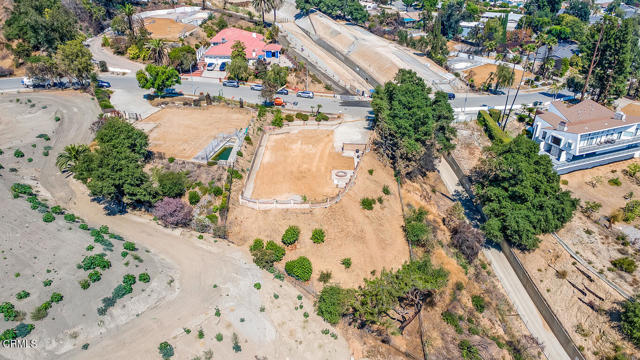 3660 Ranch Top Road, Pasadena CA: https://media.crmls.org/mediaz/c8c6c077-64da-4966-a405-a4aa1f6f96f6.jpg
