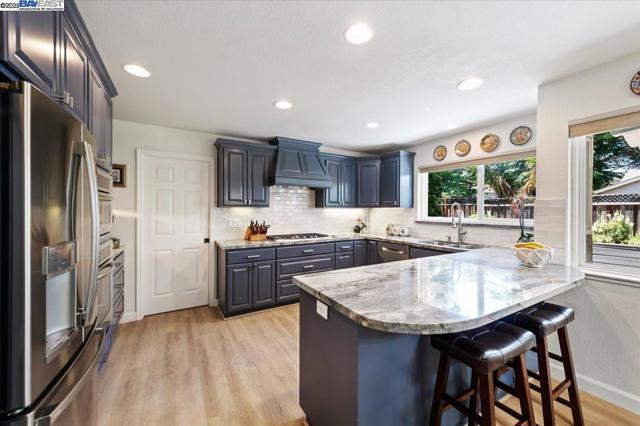 3228 Clifford Cir, Pleasanton CA: https://media.crmls.org/mediaz/c8c6d243-396f-4370-a89d-5abe2d6c222d.jpg