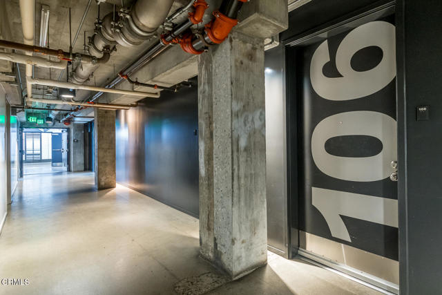 510 S Hewitt Street, Los Angeles CA: https://media.crmls.org/mediaz/c8c73aa0-069a-41df-8f7c-a2247ae04a88.jpg