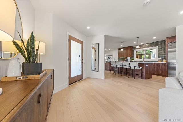 896 La Jolla Rancho Road, La Jolla CA: https://media.crmls.org/mediaz/c8c8096b-ff52-4e6e-b53e-f509c534eb37.jpg