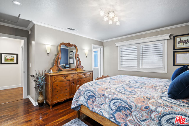 877 Chelsea Court, Simi Valley CA: https://media.crmls.org/mediaz/c8c83279-5d14-4e62-b424-cd9be4314b40.jpg