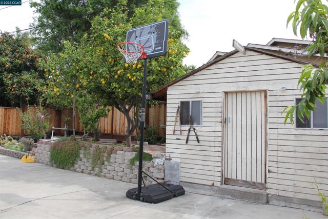 340 Carnegie Dr, Milpitas CA: https://media.crmls.org/mediaz/c8c89e16-2967-496d-be73-ed1d02dc47f2.jpg