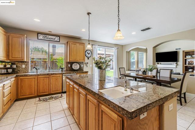 2480 Stanford Way, Antioch CA: https://media.crmls.org/mediaz/c8c8bb1f-5e15-4a32-8cb9-aeba66d69f21.jpg