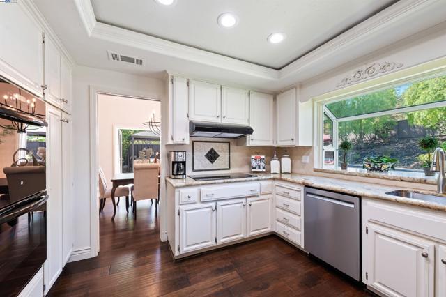 3338 Marsh Hawk Court, Pleasanton CA: https://media.crmls.org/mediaz/c8c93201-4e4d-4069-87c0-51dde69de4c3.jpg