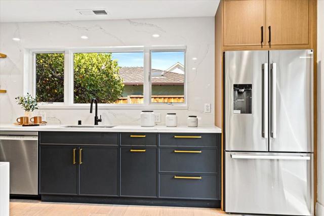15640 Gardenia Way, Los Gatos CA: https://media.crmls.org/mediaz/c8cb6d94-213b-4e6a-afb7-070c96b1d401.jpg