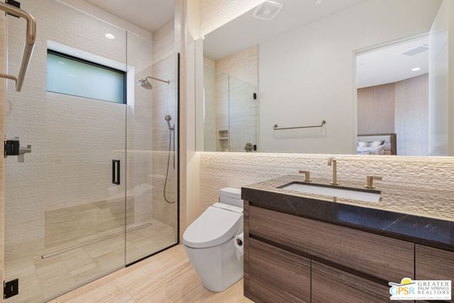 1 Sterling Ridge Drive, Rancho Mirage CA: https://media.crmls.org/mediaz/c8cc2358-ef1d-41f7-8498-02182ce2c548.jpg