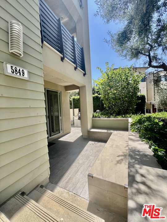 5849 S Sparrow Court, Los Angeles CA: https://media.crmls.org/mediaz/c8cc4303-b449-40ab-b9fb-1770bc375fd1.jpg