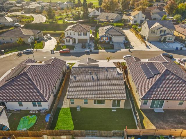 8189 Scrimshaw Way, Sacramento CA: https://media.crmls.org/mediaz/c8cc5468-2cb6-443a-8112-cef759ec1c67.jpg