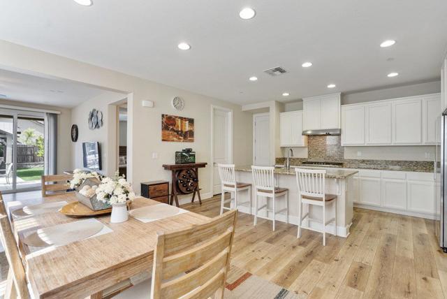 1618 Lily Court, Hollister CA: https://media.crmls.org/mediaz/c8cca7ce-278a-4d78-95ce-ae3684989503.jpg