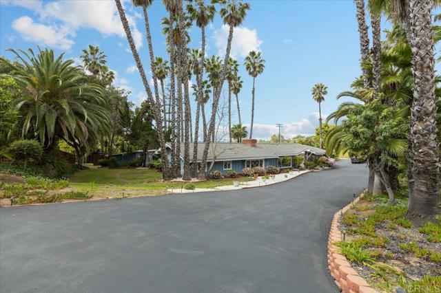 Detail Gallery Image 4 of 55 For 843 Alta Vista Dr, Vista,  CA 92084 - 3 Beds | 2 Baths